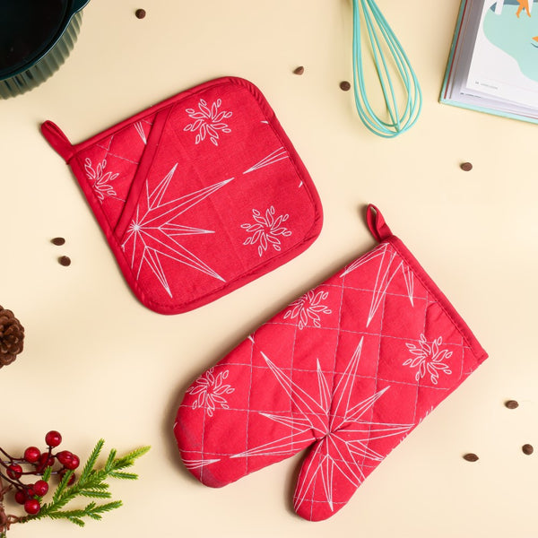 Festive Christmas Oven Mitt and Mat Set Of 2 Red