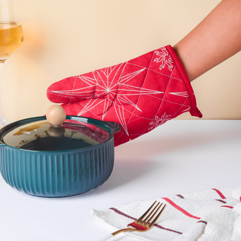 Festive Christmas Oven Mitt and Mat Set Of 2 Red