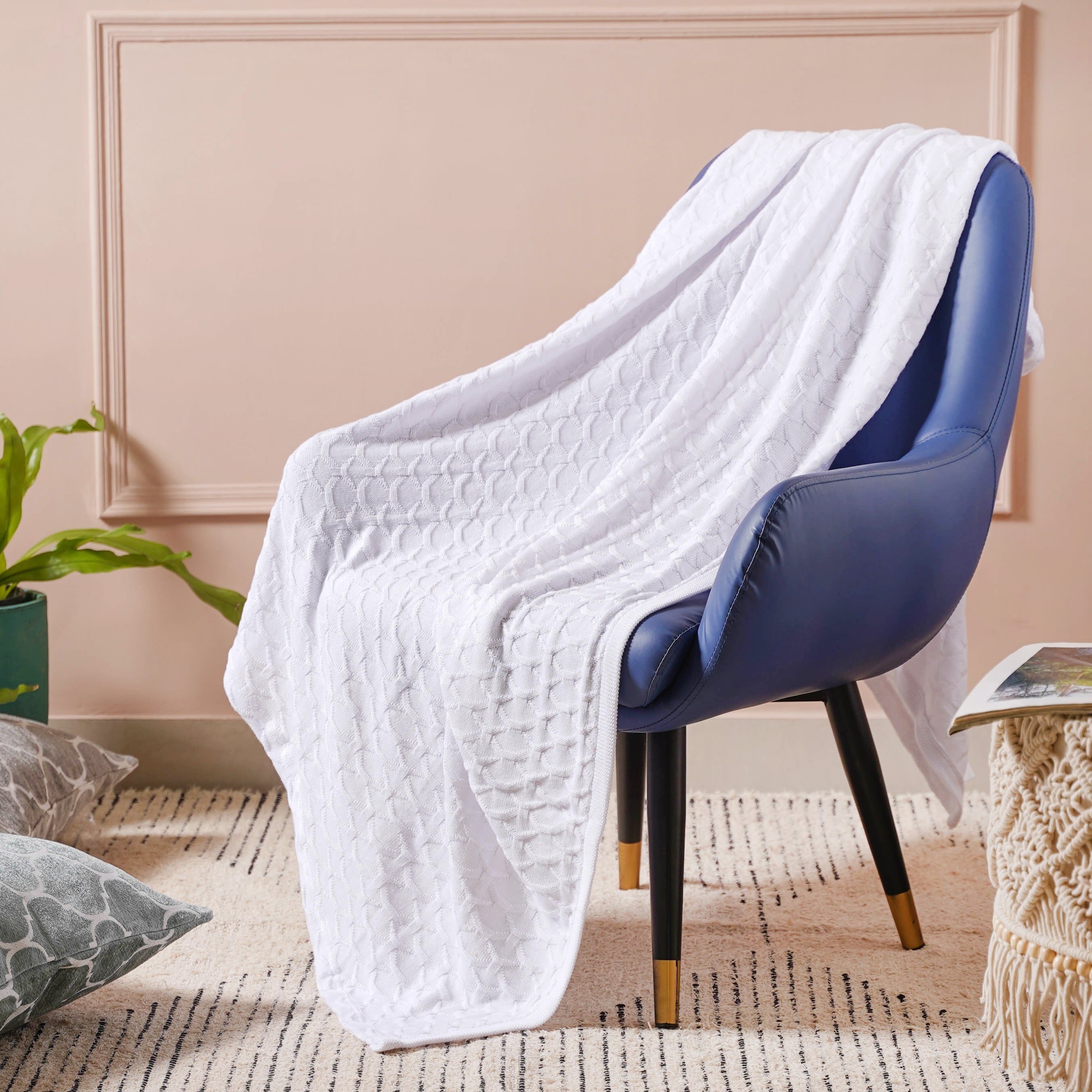 White Rippled Knitted Throw Online - Premium Throw Blanket | Nestasia