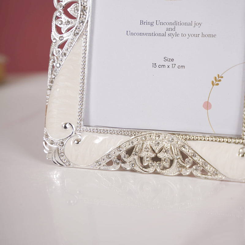 Luxury Photo Frame - Picture frames and photo frames online | Living room decoration items