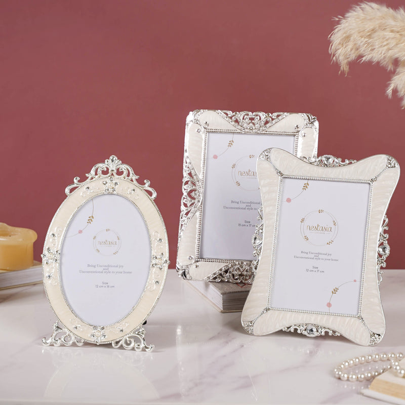 Luxury Photo Frame - Picture frames and photo frames online | Living room decoration items