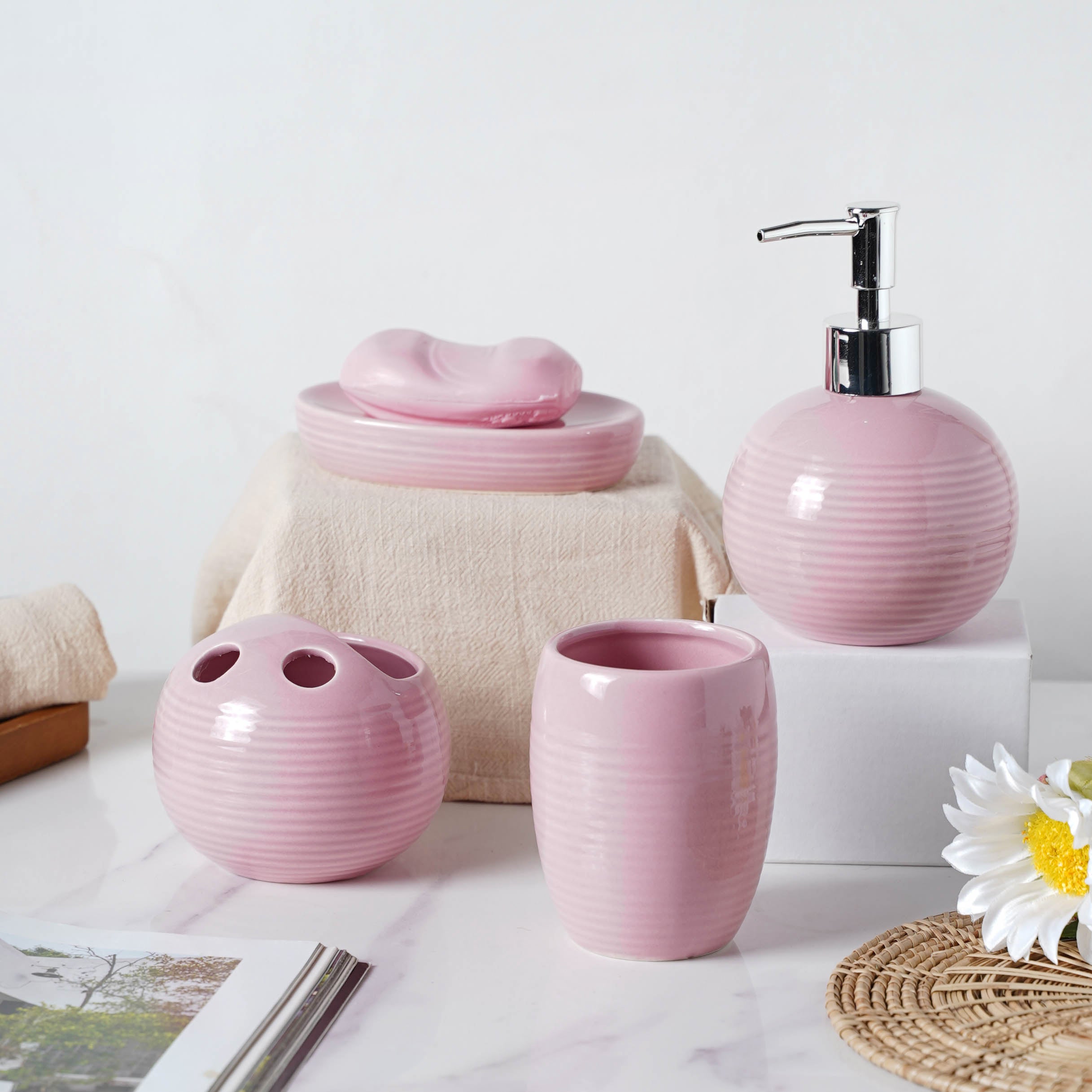 Indbildsk Myre nudler Complete Set of Ceramic Bath Accessories Pink