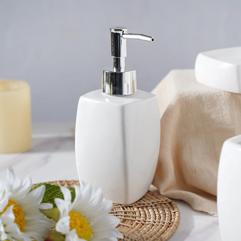 Pearly White Ceramic Bathroom Set