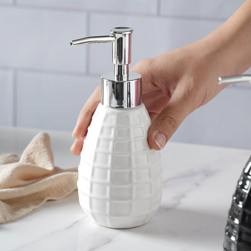 Pump Bottle in Textured Ceramic
