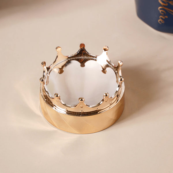 Mug With A Crown Lid