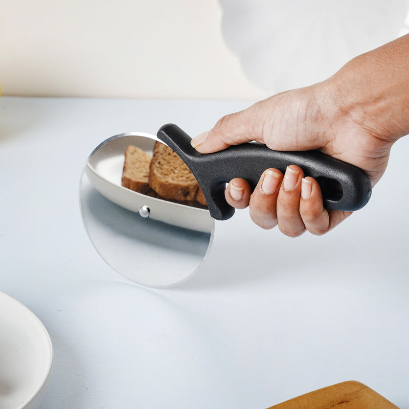 Pizza Cutter With Handle - Kitchen Tool