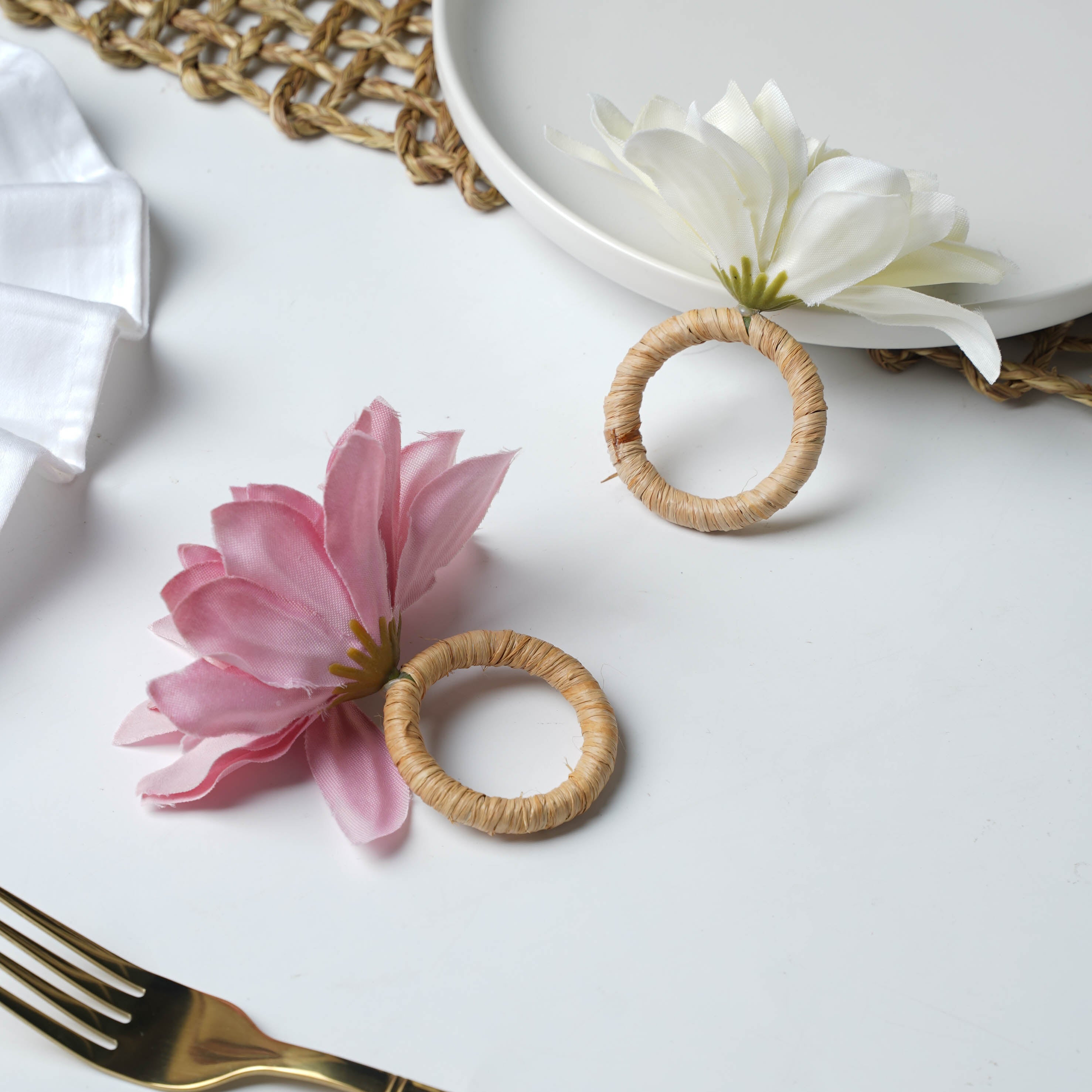 diy | fresh flower napkin rings - A Daily Something | Bridesmaid brunch, Napkin  rings, Wedding napkins