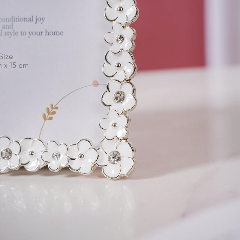 White Wreath Photo Frame Small - Picture frames and photo frames online | Desk decor and home decor online