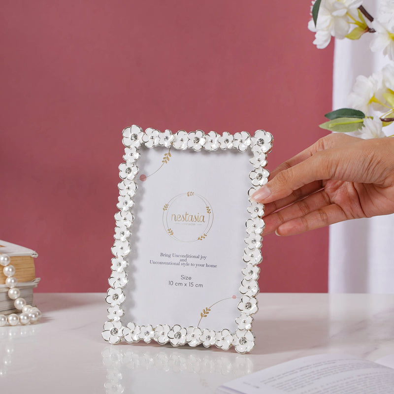 White Wreath Photo Frame Small - Picture frames and photo frames online | Desk decor and home decor online