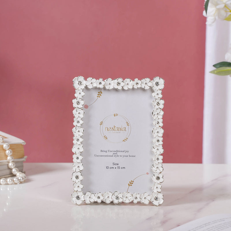 White Wreath Photo Frame Small - Picture frames and photo frames online | Desk decor and home decor online