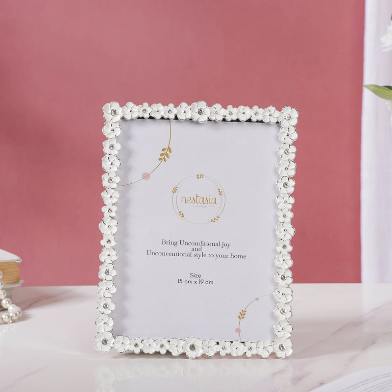 White Wreath Photo Frame Large - Picture frames and photo frames online | Desk decor and home decor online