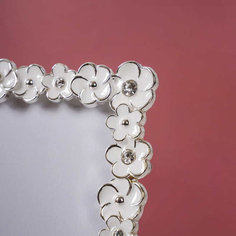 White Wreath Photo Frame Medium - Picture frames and photo frames online | Desk decor and home decor online