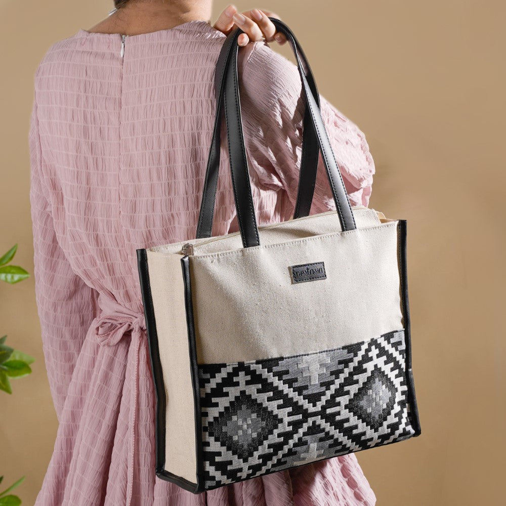 Plain White Canvas Tote Bag at Rs 55/piece in Kolkata | ID: 20176996473