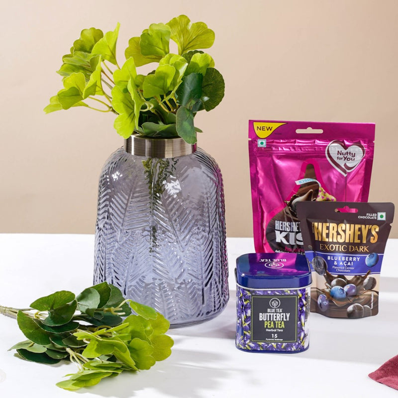 Vase And Decorative Leaves Festive Hamper Set Of 6