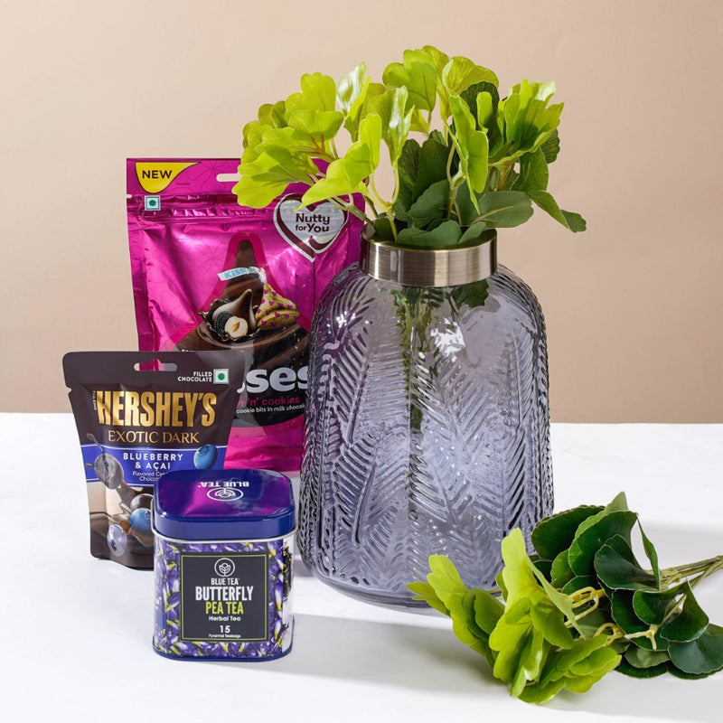 Vase And Decorative Leaves Festive Hamper Set Of 6