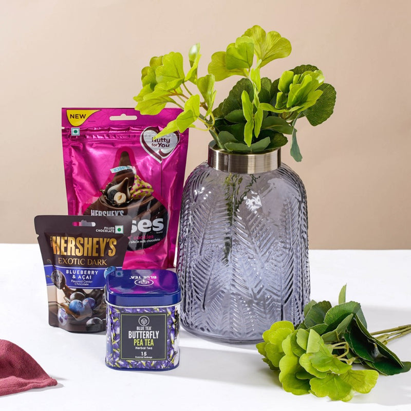 Vase And Decorative Leaves Festive Hamper Set Of 6