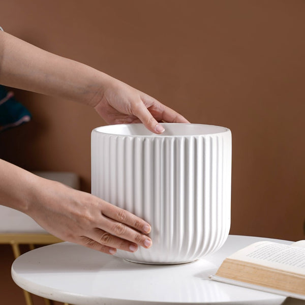 Oat White Ribbed Flower Pot