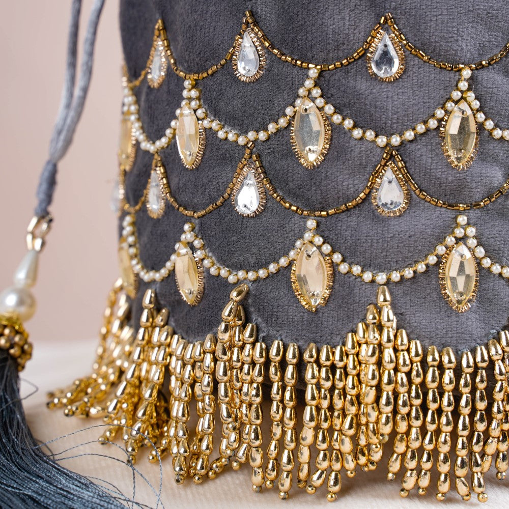 Moskvadagi transseksual klublar Bir partiyada mushuk yalab