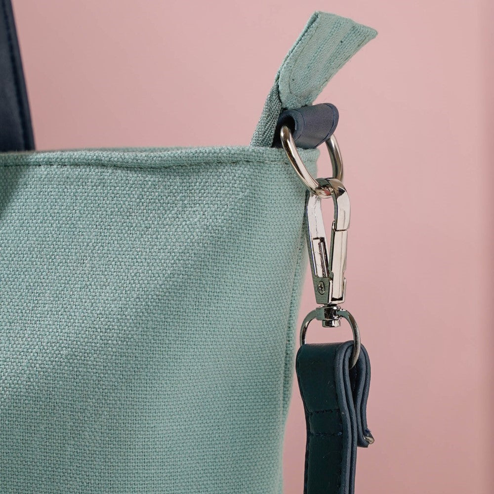 The Medium Lotus Tote in Forest Green Raffia– KHAITE