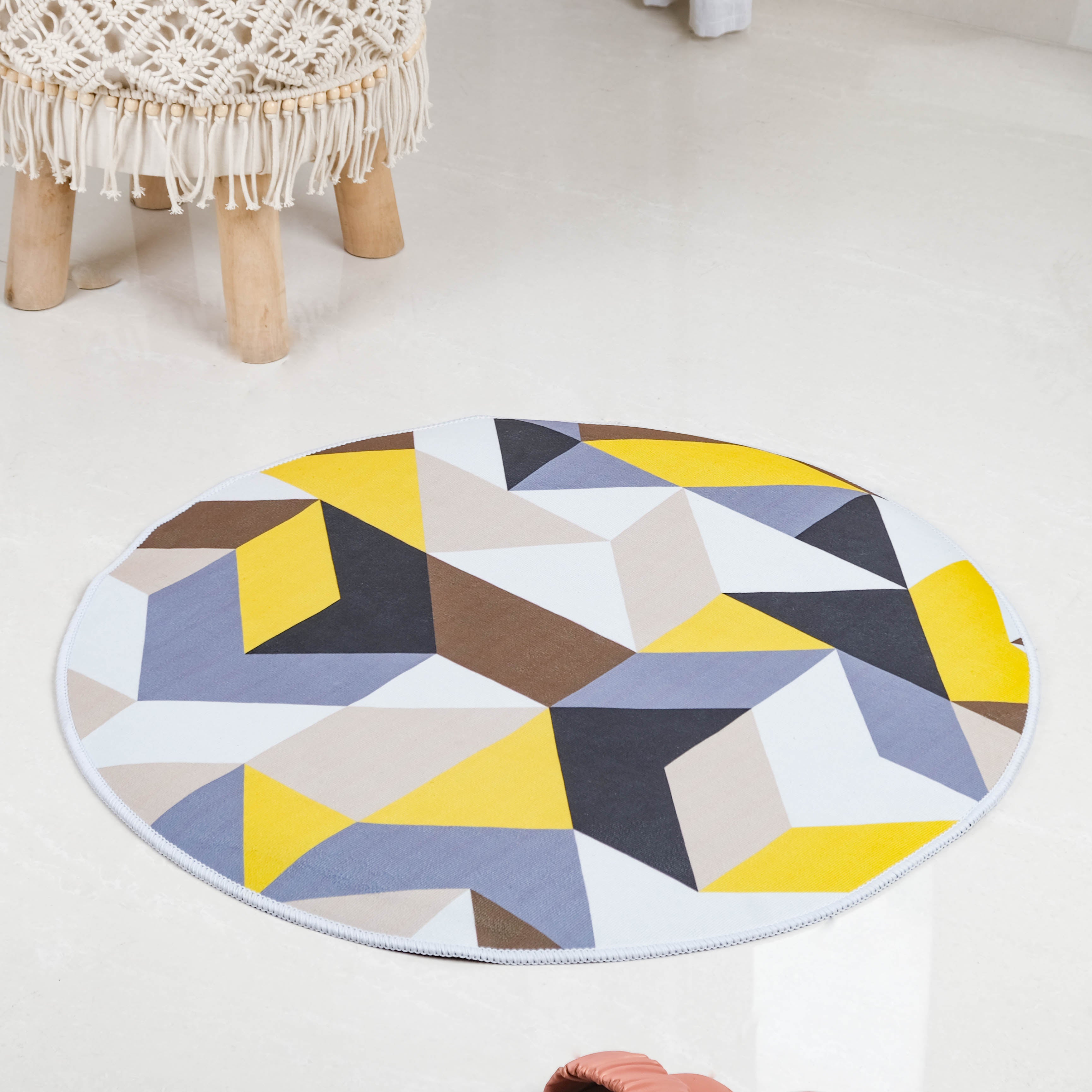 Triangle Pattern Round Rug Online - Premium Rug | Nestasia