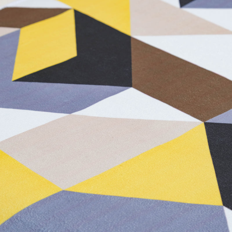 Triangle Pattern Round Rug