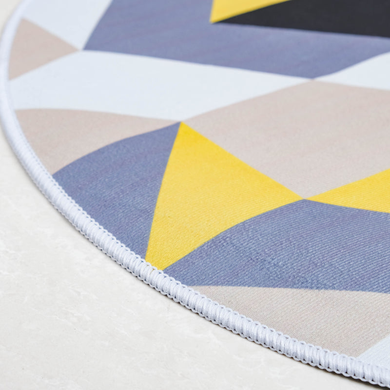 Triangle Pattern Round Rug