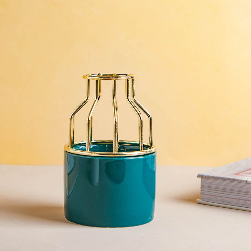 Small Ceramic Pot for Plants - Flower vase for home decor, office and gifting | Home decoration items