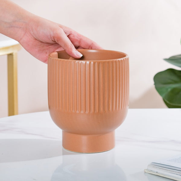 Nordic Ribbed Ceramic Vase With Stand Brown