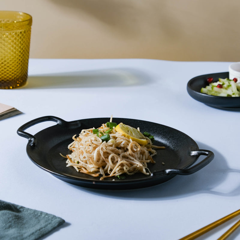 Round Baking Tray With Handle - Baking Tray