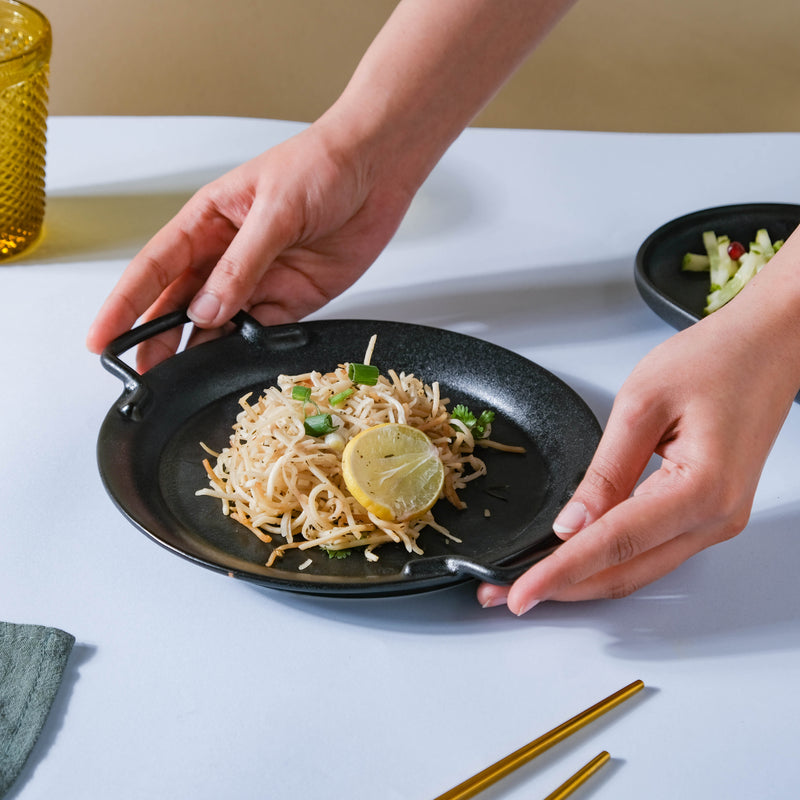 Round Baking Tray With Handle - Baking Tray