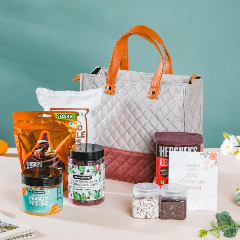 Snack It In-Room Gift Hamper Set Of 8