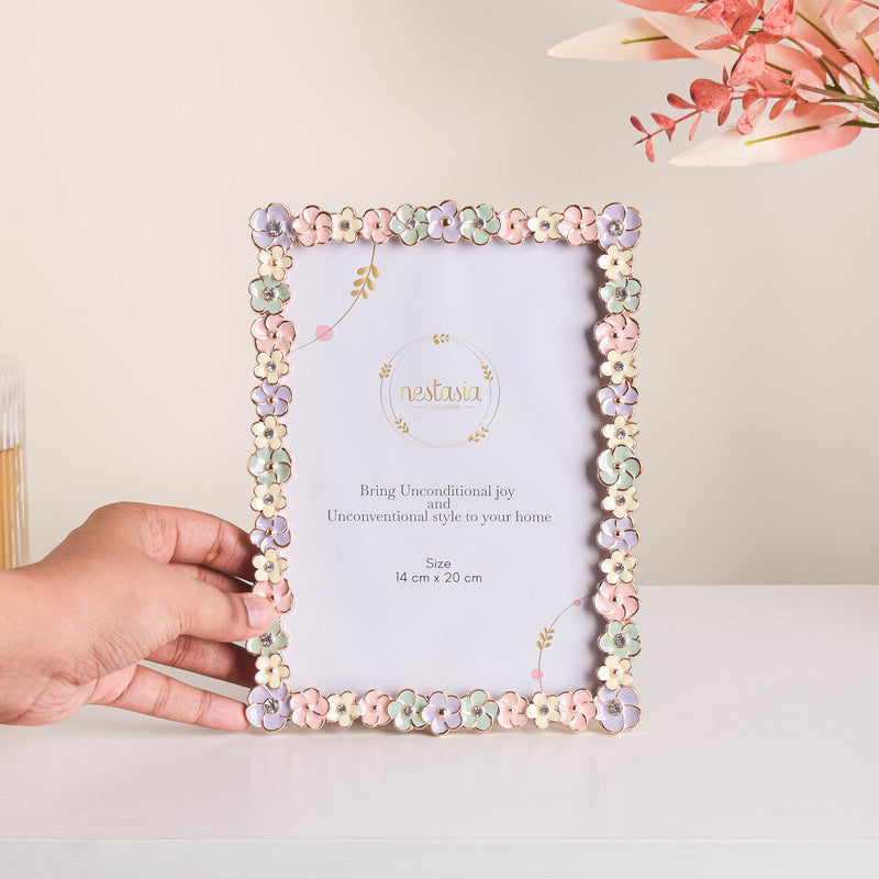 Flower Festoon Photo Frame Medium - Picture frames and photo frames online | Room decoration items