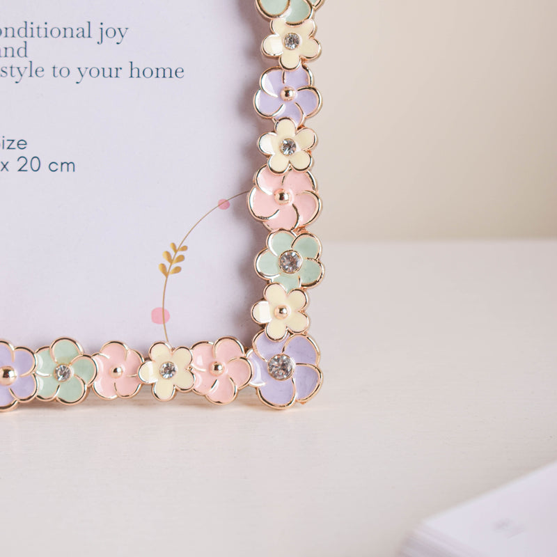 Flower Festoon Photo Frame Medium - Picture frames and photo frames online | Room decoration items