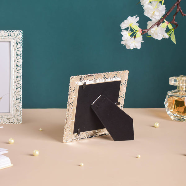 Daisy Photo Frame Small - Picture frames and photo frames online | Room decoration items