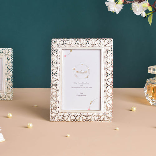 Daisy Photo Frame Medium - Picture frames and photo frames online | Room decoration items