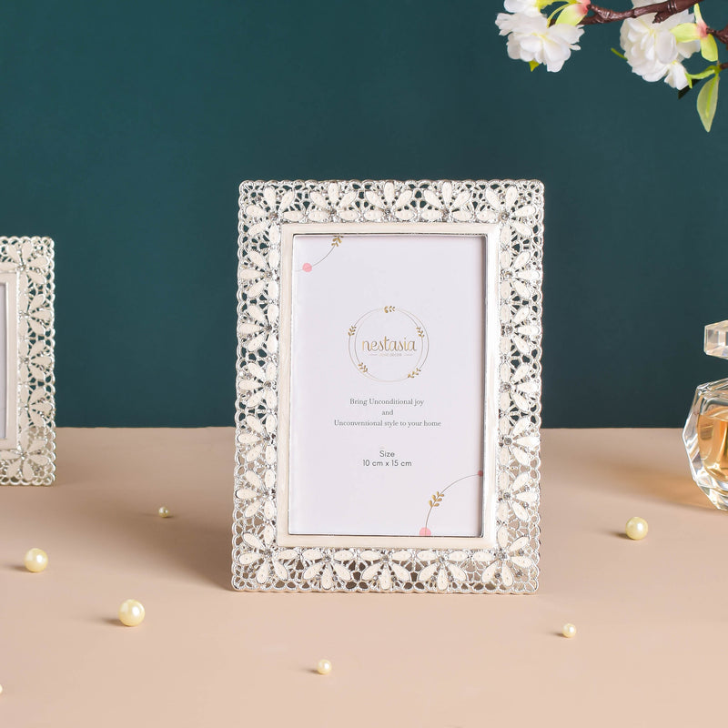 Daisy Photo Frame Medium - Picture frames and photo frames online | Room decoration items