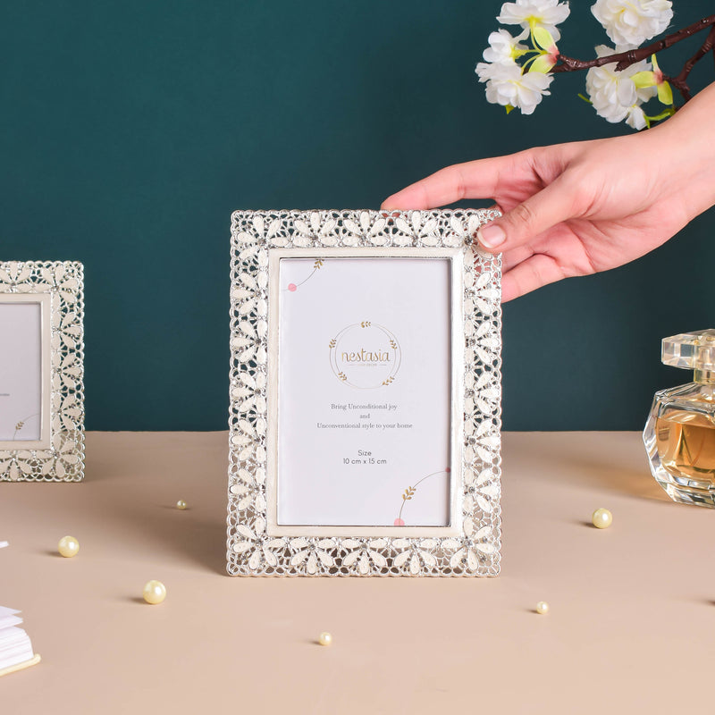 Daisy Photo Frame Medium - Picture frames and photo frames online | Room decoration items