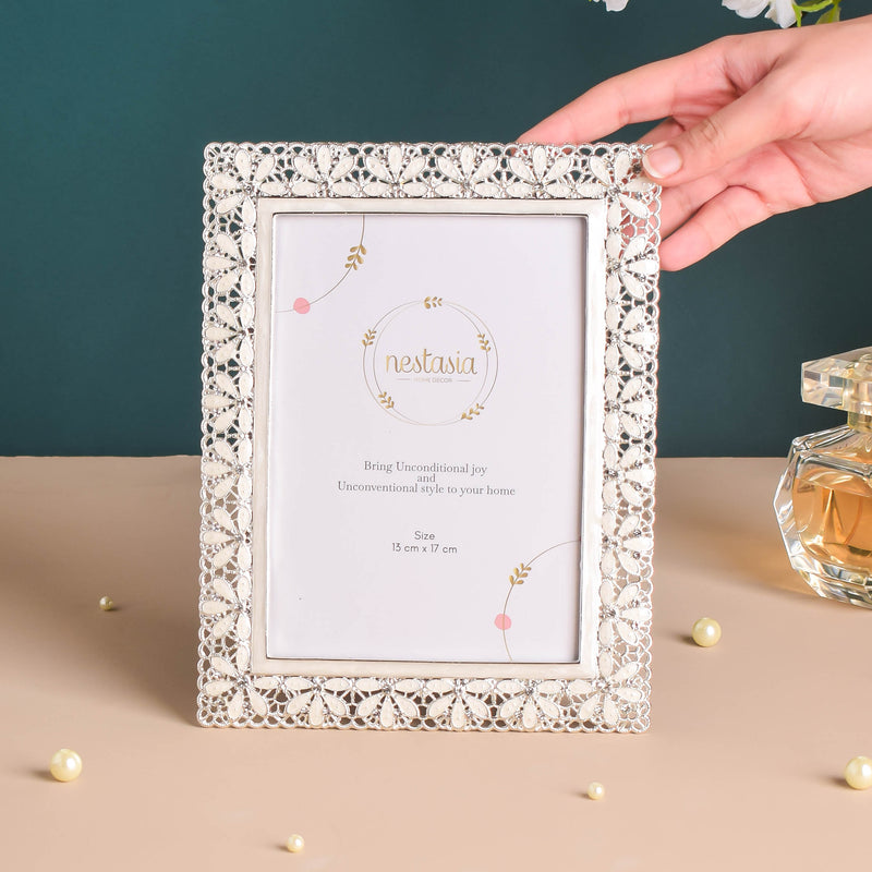 Daisy Photo Frame Large - Picture frames and photo frames online | Room decoration items