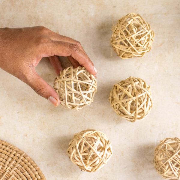 Ball Ornaments - Natural and ecofriendly products | Sustainable home decoration items