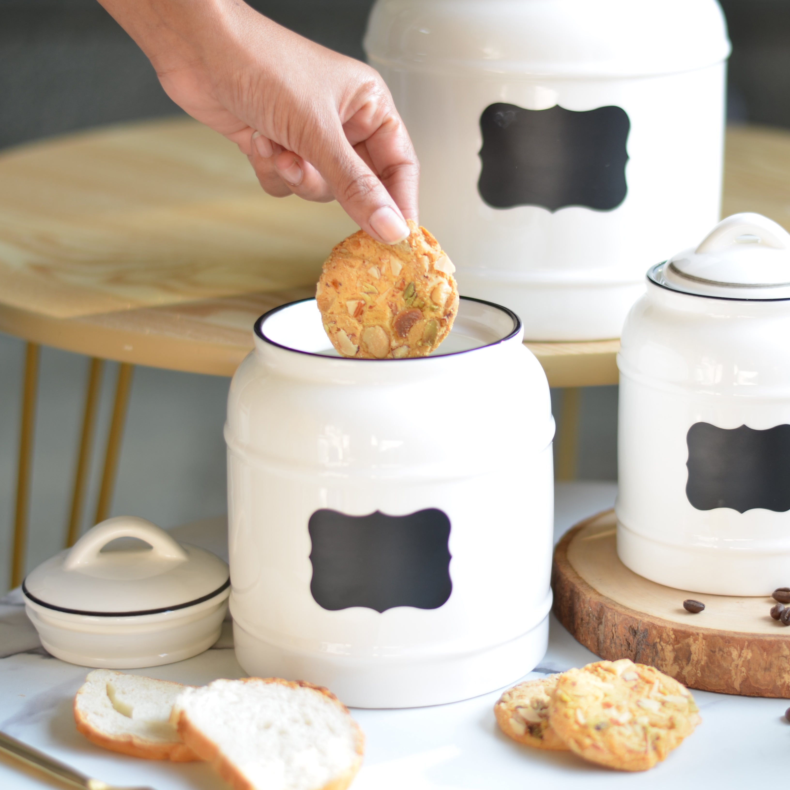 Airtight Cookie Jar - 6W x 8H Matte White Ceramic Cookie Jars for Kitchen  Counter - Large Cookie Jar with Airtight Lids - Farmhouse Cookie Jar  Airtight Lid - Big Cookie Containers