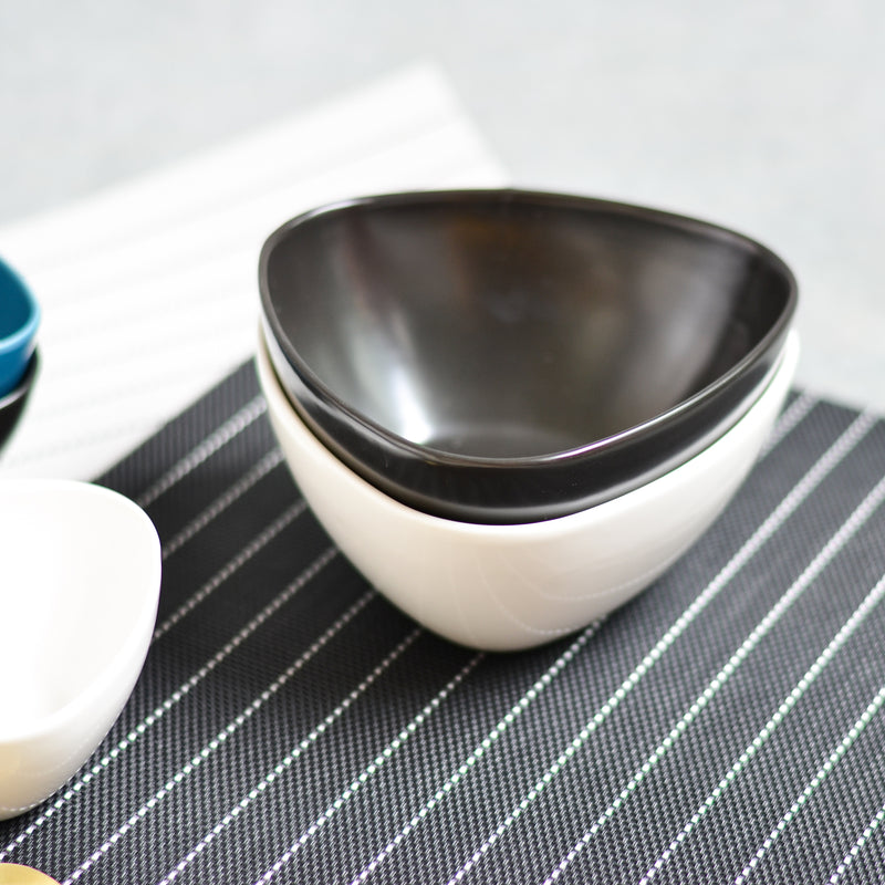 Triangular Bowl Large 500 ml - Bowl, ceramic bowl, serving bowls, noodle bowl, salad bowls, bowl for snacks, large serving bowl | Bowls for dining table & home decor