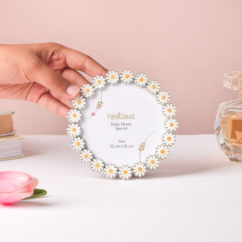 Sweet Daisy Round Photo Frame 5 Inch - Picture frames and photo frames online | Home decor online