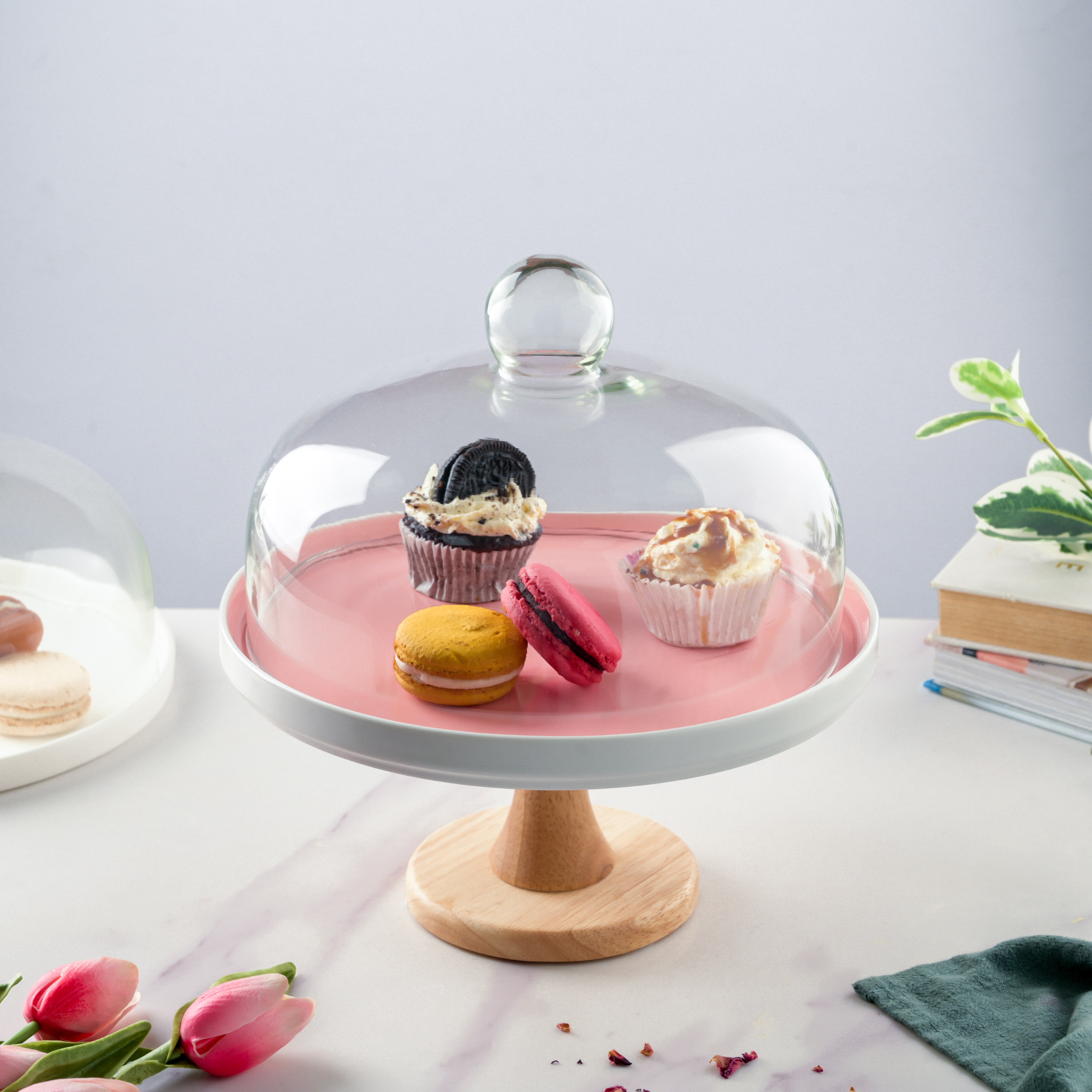 Cake stand 2025 with cloche