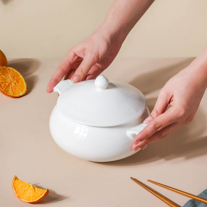 Serena Pearly White Serving Bowl With Lid Small 1 L - Serving bowl with lid, ceramic bowls with lids, noodle bowl, oven bowl, soup bowl with handle | Bowls for dining table & home decor