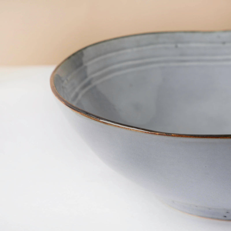 Criselda Grey Wavy Rimmed Serving Bowl 9.5 Inch 1.5 L - Bowl, ceramic bowl, serving bowls, noodle bowl, salad bowls, bowl for snacks, large serving bowl | Bowls for dining table & home decor