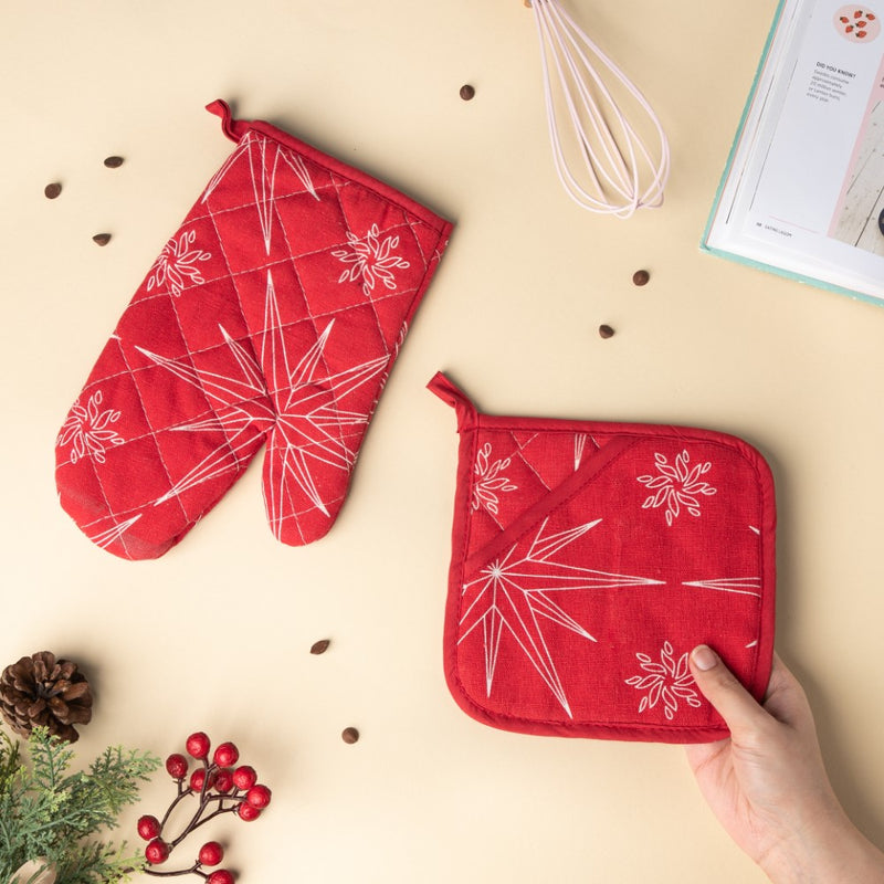 Festive Christmas Oven Mitt and Mat Set Of 2 Red