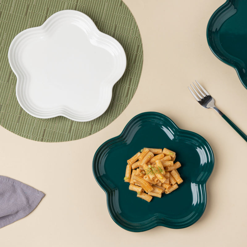 Teal Delight Daisy Snack Plate 8 Inch - Serving plate, snack plate, dessert plate | Plates for dining & home decor