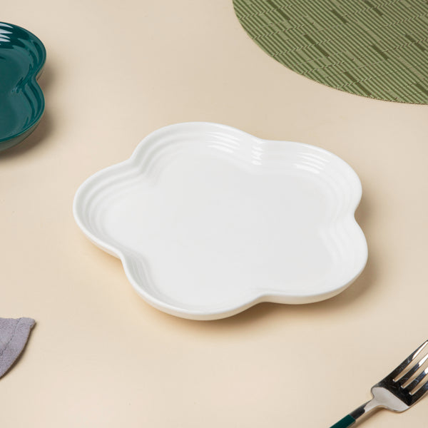 Pearl White Daisy Snack Plate 8 Inch - Serving plate, snack plate, dessert plate | Plates for dining & home decor