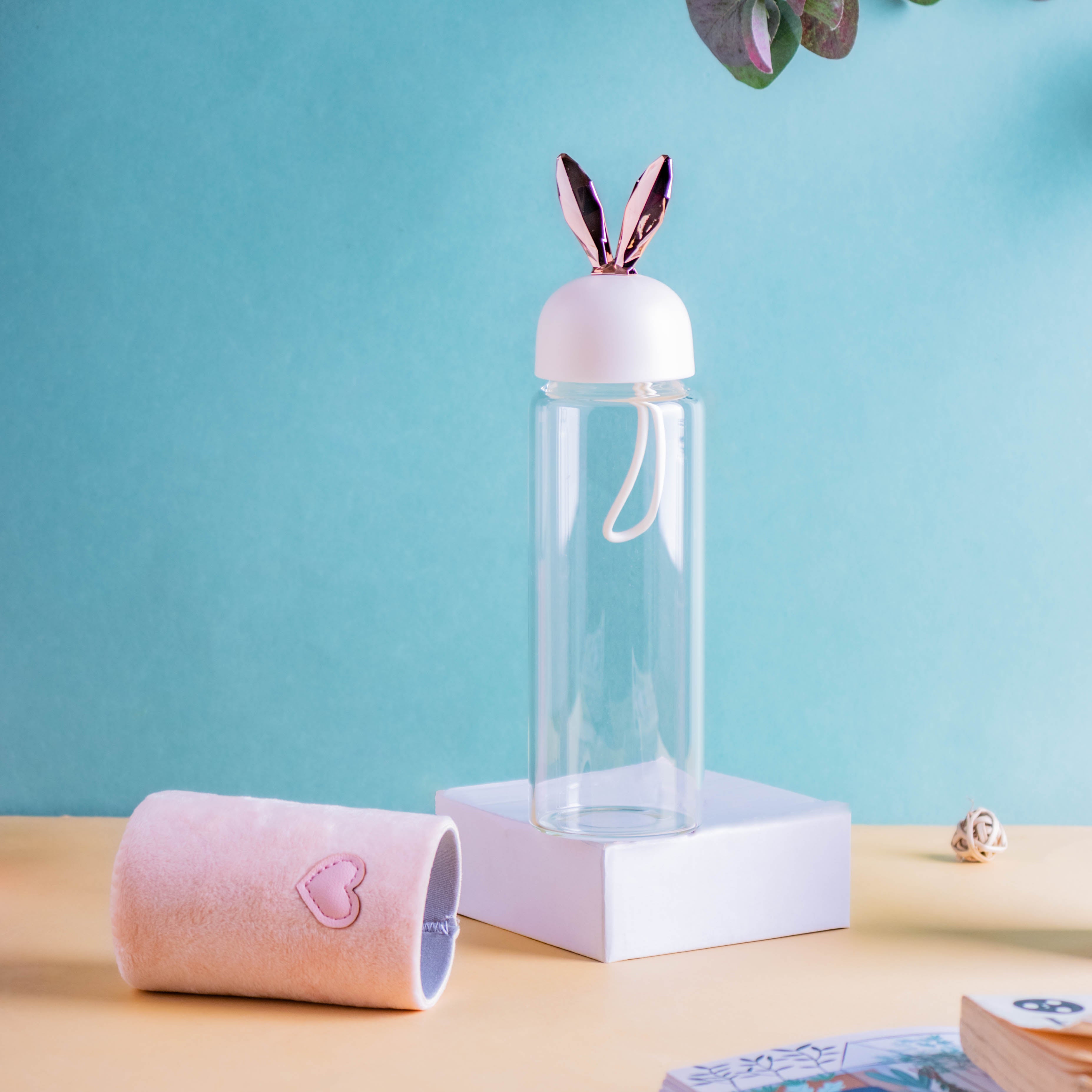 Glass rabbit water outlet bottle