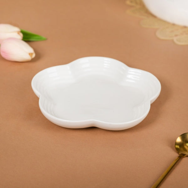 Moon White Daisy Dessert Plate 6 Inch - Serving plate, small plate, snacks plates | Plates for dining table & home decor